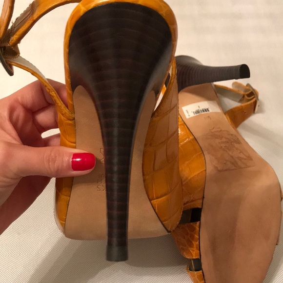 Saks 5th Avenue - Picture 4 of 8